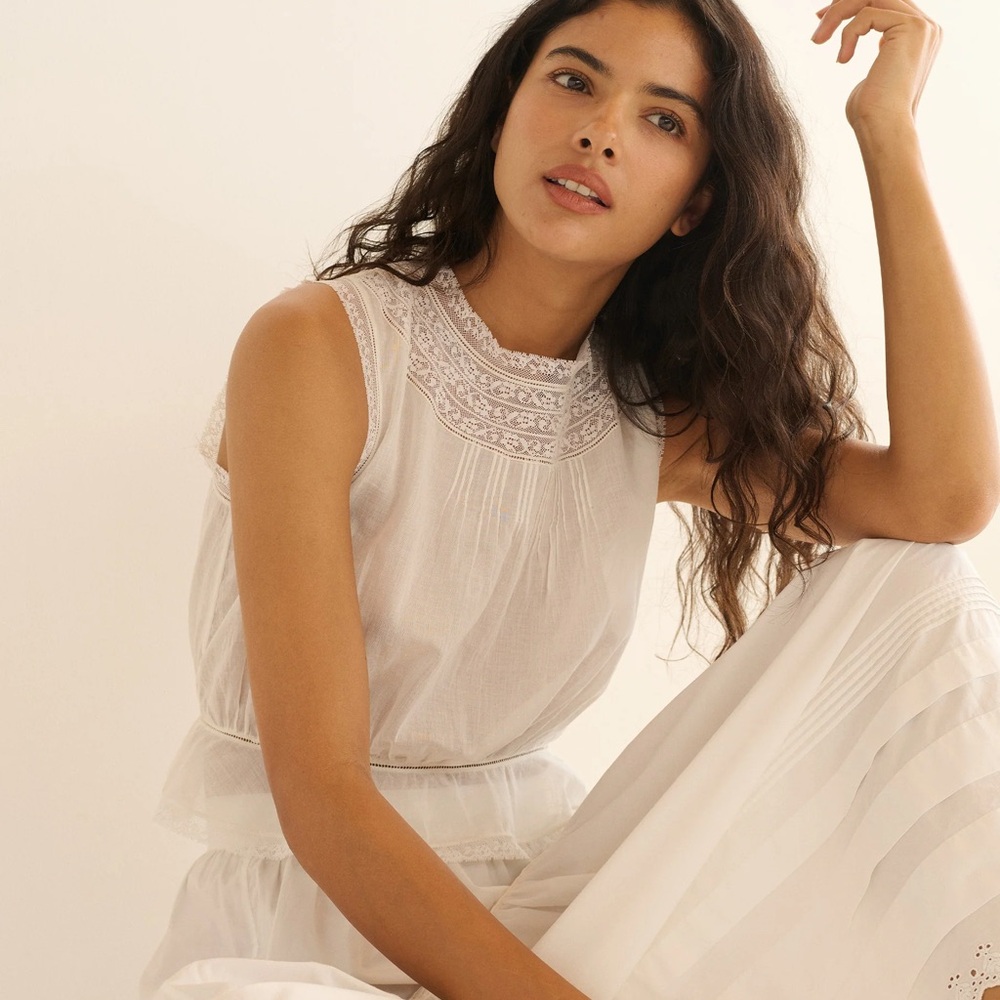 ISO LILBET TOP DOEN IN WHITE SIZE M